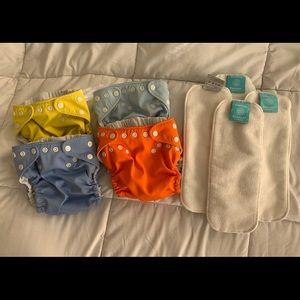 4 Charlie banana cloth diapers w/ inserts